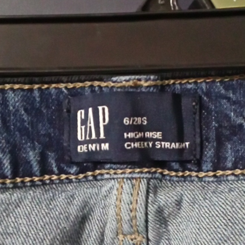 GUC Gap High Rise Cheeky Straight frayed hem 5 button front size 6 - Picture 3 of 5